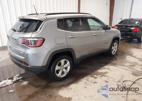 2018 Jeep Compass Latitude 4X4 из США, поврежденный, VIN 3C4NJDBB9JT161749